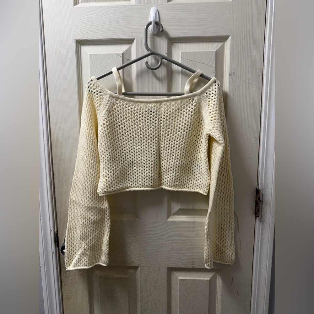 🌻 American Eagle Outfitters Cream Knit Off-Shoulder Sweater